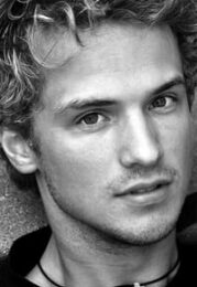 Freddie Stroma